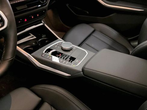 Used 2025 BMW 330i Sedan w/ M Sport Package image 19