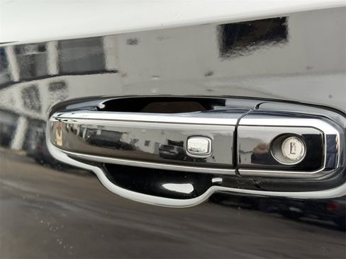 Used 2021 GMC Yukon SLT w/ SLT Luxury Plus Package image 14