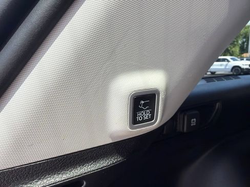 Used 2023 Jeep Grand Cherokee Laredo w/ Luxury Tech Group I AWD/4WD image 9