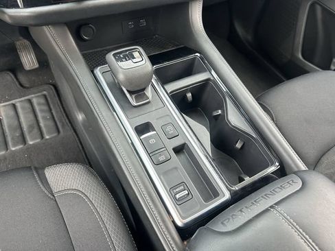 Used 2025 Nissan Pathfinder SV FWD image 27