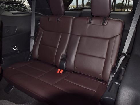 Certified 2025 Ford Explorer Platinum w/ LUX Leather Package image 15