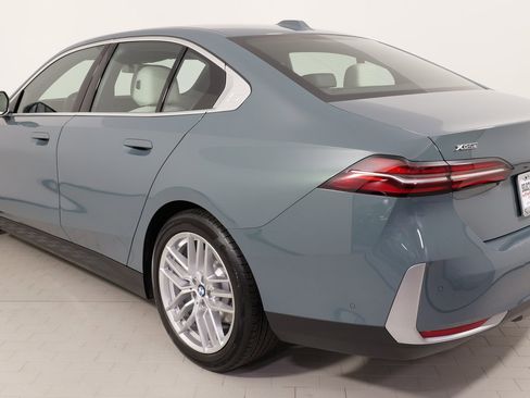 Used 2024 BMW 530i xDrive image 15