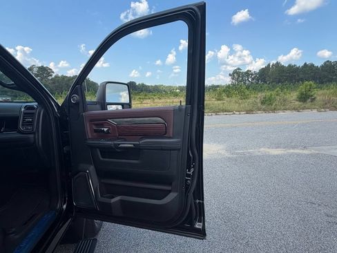 Used 2025 RAM 2500 Limited AWD/4WD image 21