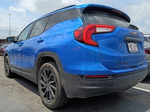 Used 2024 GMC Terrain SLE w/ Driver Convenience Package FWD image 4