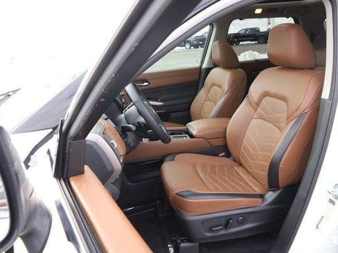 Used 2024 Nissan Pathfinder Platinum w/ Cargo Package image 12