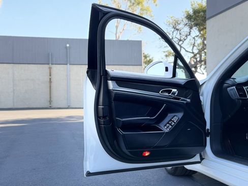 Used 2015 Porsche Panamera GTS image 17