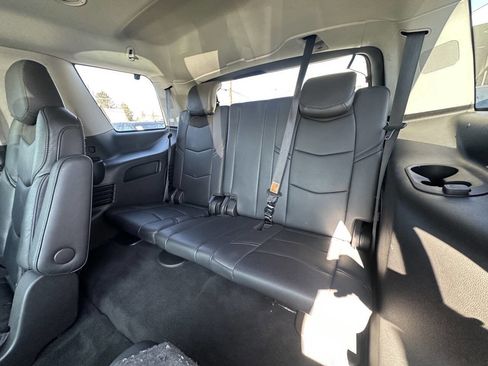 Used 2018 Cadillac Escalade 4WD image 12