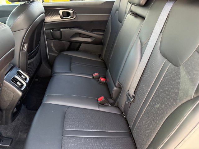Used 2021 Kia Sorento S FWD image 26
