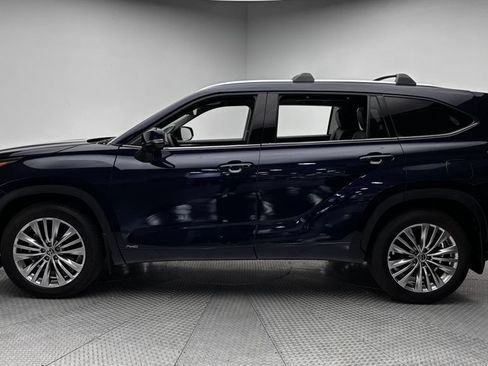 Used 2026 Toyota Highlander Platinum AWD/4WD image 4