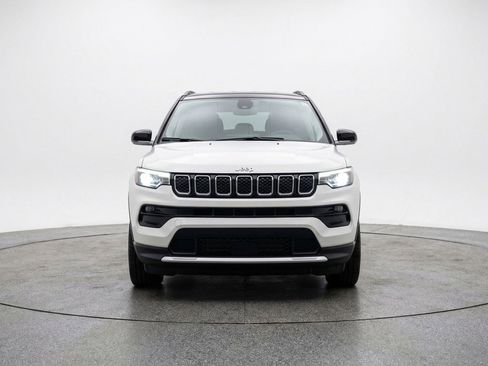 Used 2025 Jeep Compass Limited AWD/4WD image 2