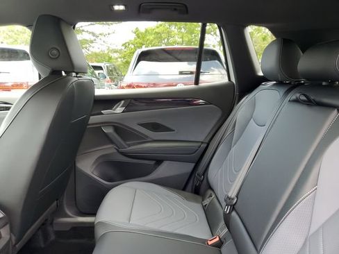 New 2026 Volkswagen Tiguan SE R-Line FWD image 10