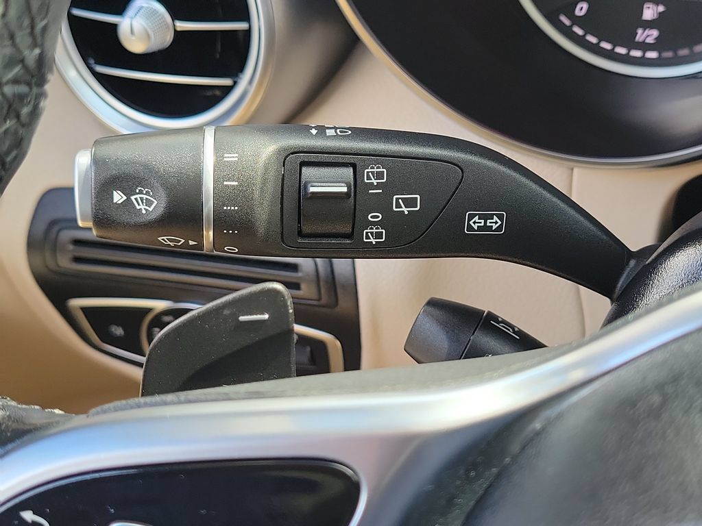 Used 2021 Mercedes-Benz GLC 300 w/ Premium Package image 11