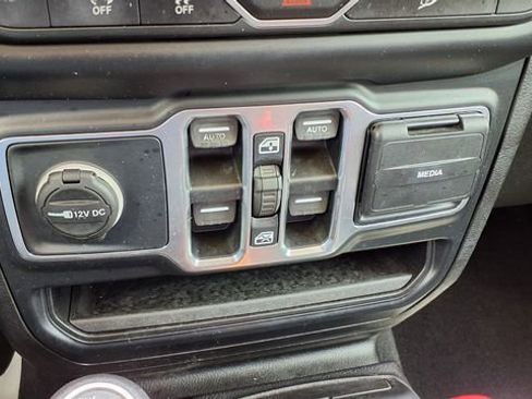 Used 2019 Jeep Wrangler Unlimited Sport S AWD/4WD image 28