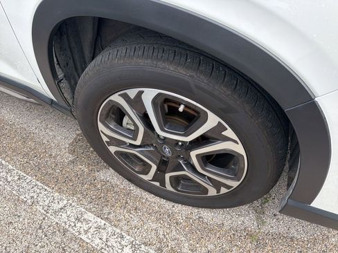 Used 2023 Subaru Ascent Limited w/ Technology Package image 3