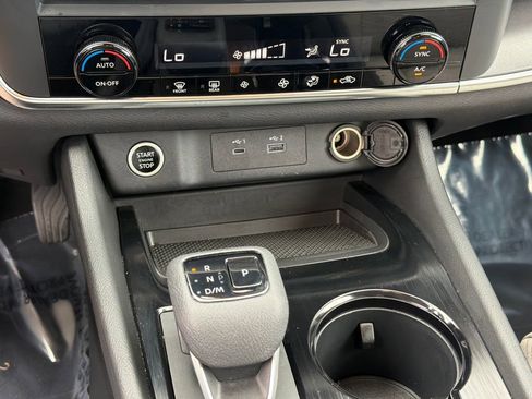 Used 2023 Nissan Rogue SV image 28