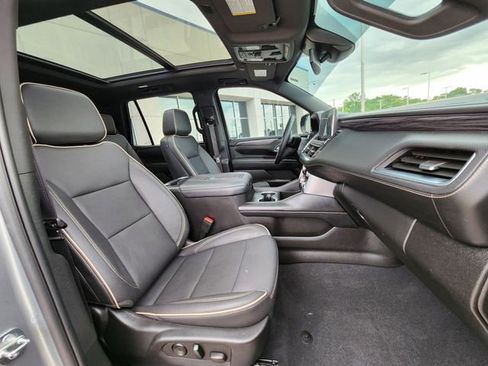Used 2023 GMC Yukon SLT w/ SLT Premium Package AWD/4WD image 7
