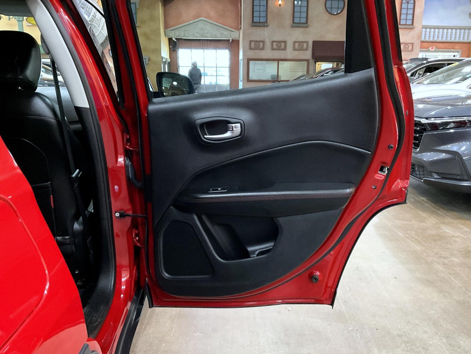 Used 2019 Jeep Compass Trailhawk w/ Cold Weather Group AWD/4WD image 17