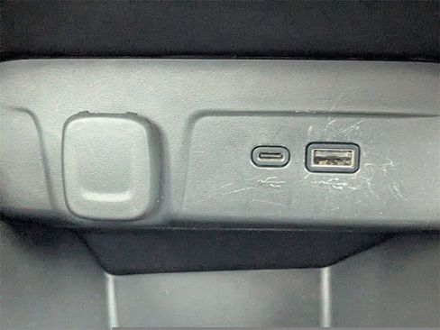 Certified 2025 Chevrolet Trax LT image 22