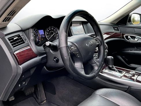 Used 2018 INFINITI Q70 L 3.7 image 19