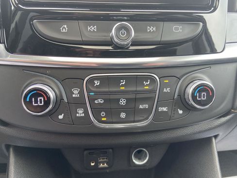 Used 2021 Chevrolet Traverse RS AWD/4WD image 34