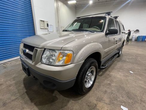 Used 2004 Ford Explorer Sport Trac XLT AWD/4WD image 3
