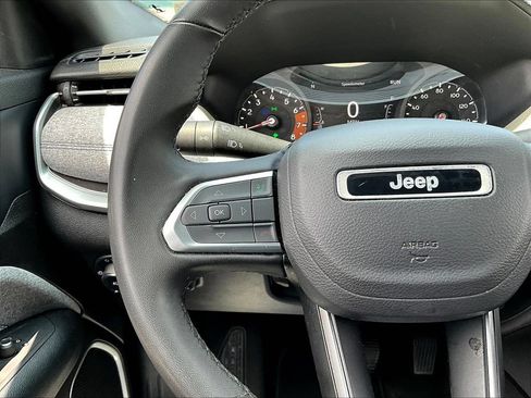 Used 2024 Jeep Compass Latitude AWD/4WD image 11