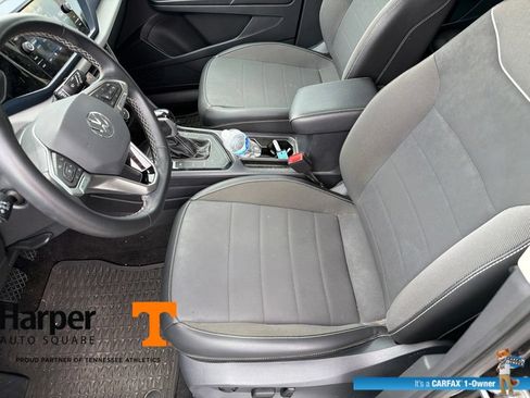 Used 2023 Volkswagen Taos SE w/ Panoramic Sunroof Package FWD image 13
