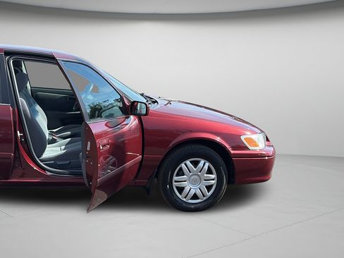 Used 2001 Toyota Camry LE w/ Value Pkg 3 FWD image 24