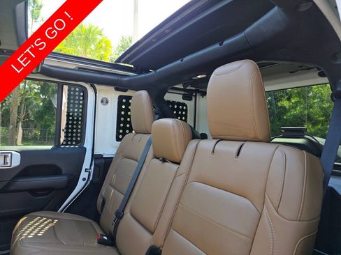Used 2022 Jeep Wrangler Unlimited Sahara AWD/4WD image 21