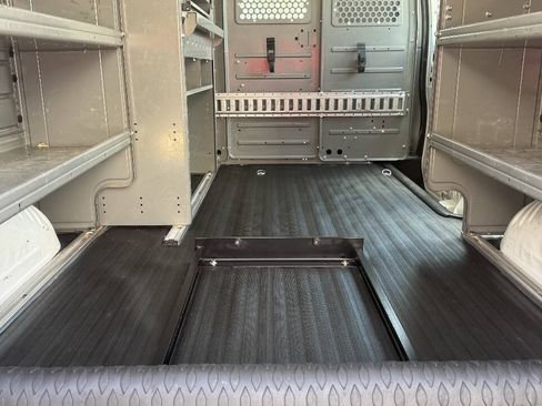 Used 2015 Chevrolet Express 2500 RWD image 42