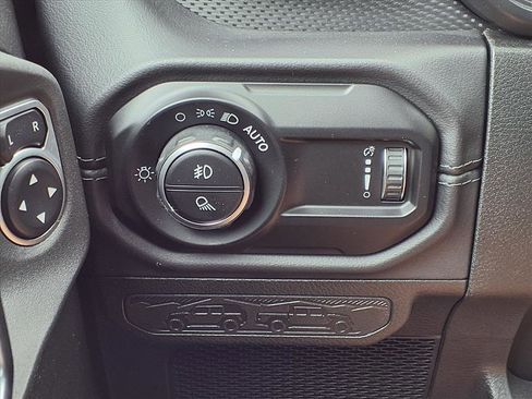 Used 2025 Jeep Gladiator Rubicon image 10