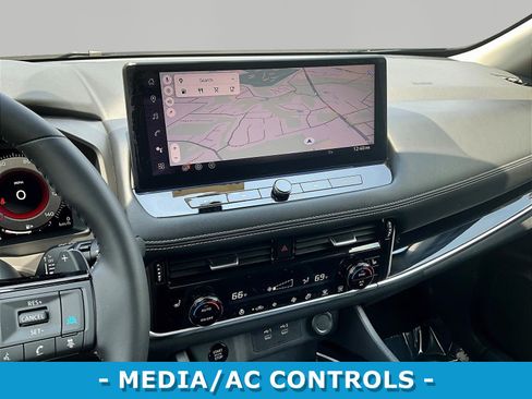 Used 2026 Nissan Rogue SL FWD image 9