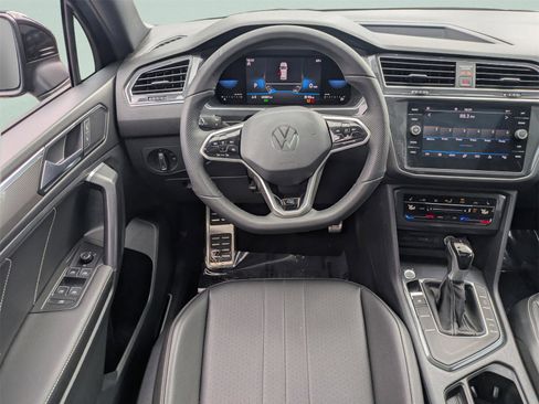 Used 2022 Volkswagen Tiguan SE R-Line image 37