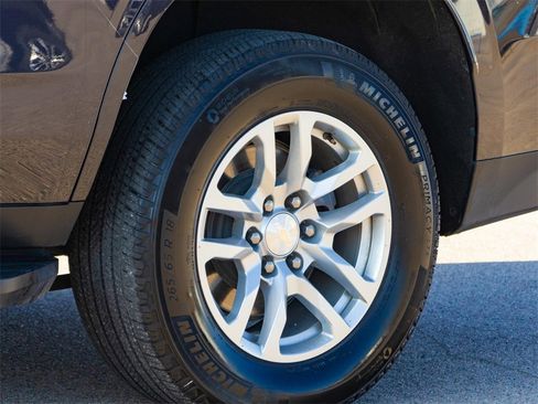 Used 2023 Chevrolet Tahoe LT image 3