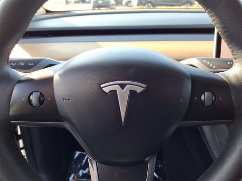 Used 2023 Tesla Model Y Long Range image 13