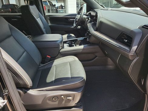 Certified 2025 Chevrolet Suburban Premier AWD/4WD image 27