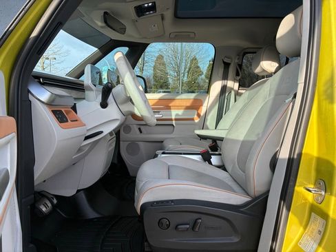 Used 2025 Volkswagen ID. Buzz 1st Edition image 10