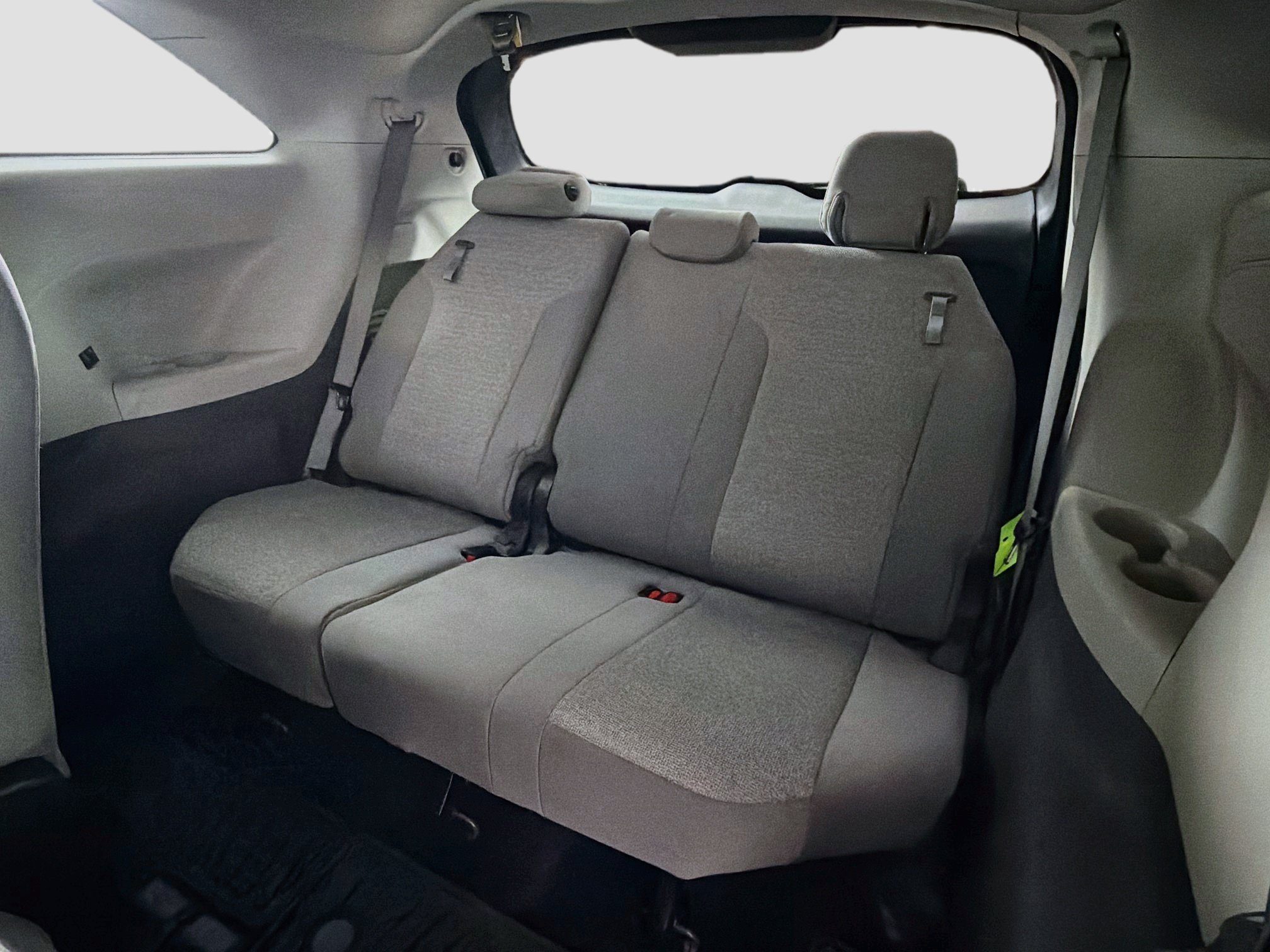 Used 2022 Toyota Sienna LE w/ LE Plus Package FWD image 28