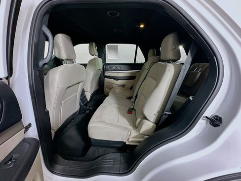 Used 2019 Ford Explorer XLT FWD image 26