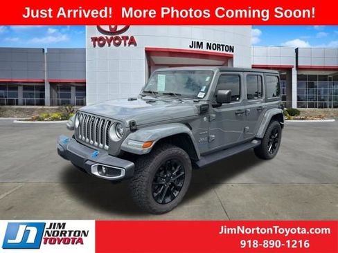 Used 2022 Jeep Wrangler Unlimited Sahara AWD/4WD image 3