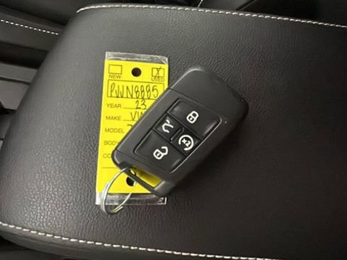Used 2023 Volkswagen Tiguan SE FWD image 21