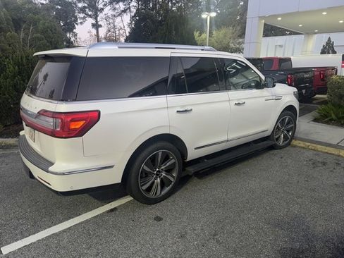 Used 2019 Lincoln Navigator Reserve image 4