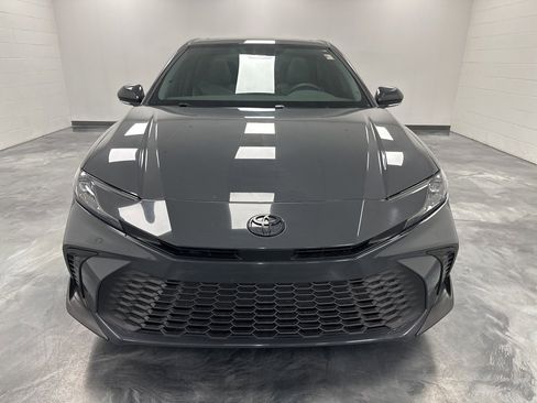 Used 2025 Toyota Camry SE image 2