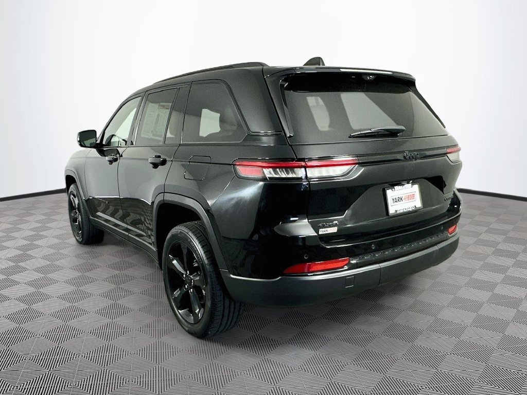 Certified 2024 Jeep Grand Cherokee Limited w/ Luxury Tech Group II AWD/4WD image 8