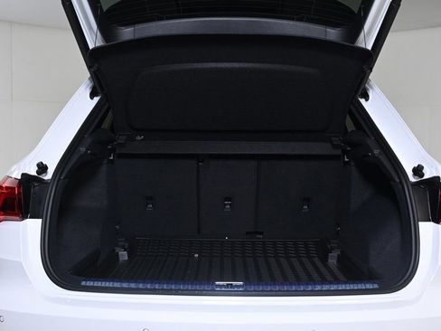 Used 2025 Audi Q3 2.0T Premium w/ Black Optic Sport Package image 23