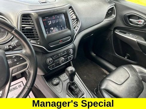 Used 2019 Jeep Cherokee Latitude Plus AWD/4WD image 21