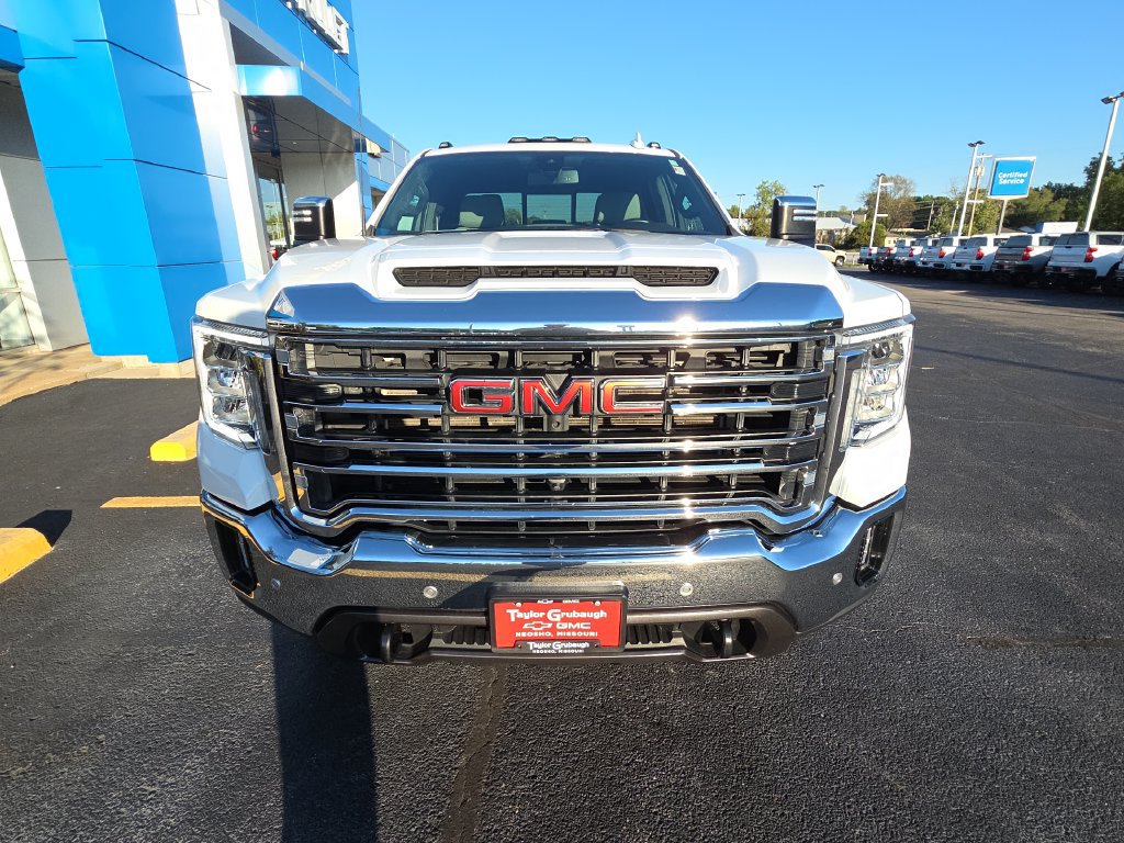 Used 2023 GMC Sierra 2500 SLT w/ SLT Preferred Package AWD/4WD image 3