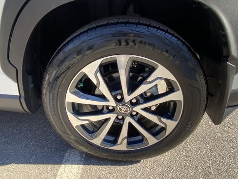 Used 2023 Toyota Corolla Cross XLE w/ Convenience Package image 20