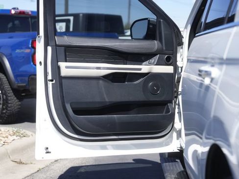 Used 2021 Ford Expedition Platinum image 30