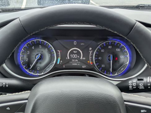Used 2024 Chrysler Pacifica Touring-L FWD image 22